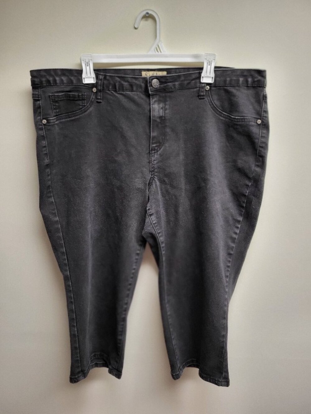 Earl Jeans Black Capri Jeans Size 20